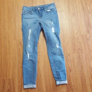 Womens Destructed Jeggings